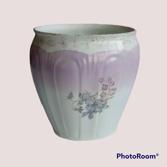 Vintage Handprinted Floral Ceramic Ginger Jar with Gold Trim - Picture 3 of 6